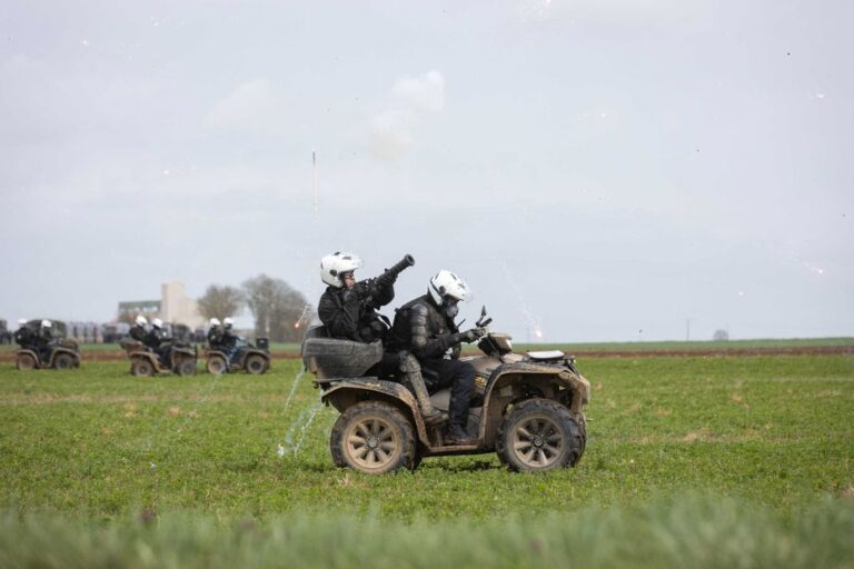 Sainte-Soline : la Défenseure des droits demande des poursuites contre des gendarmes pour manquements.