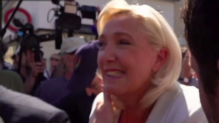 Marine Le Pen condamnée, elle entame sa campagne pour les élections à venir.