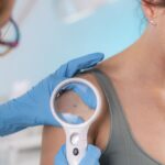 Grains de beauté suspects : conseils d&rsquo;une onco-dermatologue pour les repérer en France