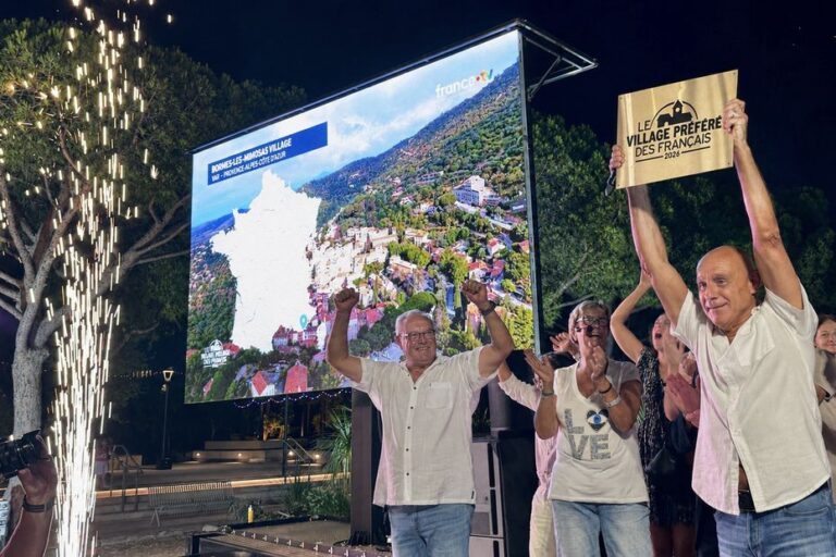 Bormes-les-Mimosas célèbre son titre de « Village préféré des Français » devant un millier de personnes