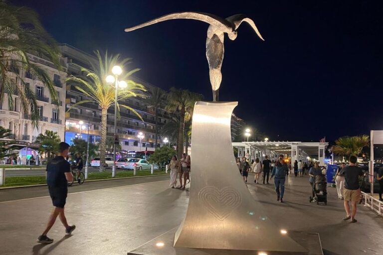 Le sculpteur niçois explore l’art et la mémoire dans un livre sur l’attentat du 14 juillet 2016.