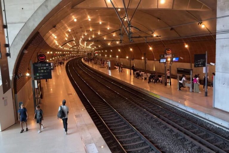 Trafic SNCF perturbé sur la Côte d’Azur : travaux urgents et télétravail recommandé pour les voyageurs.