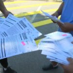 Des jeunes dénoncent des amendes quotidiennes atteignant jusqu’à 4 000 euros.