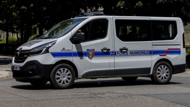 Opérations coordonnées à Grenoble : une centaine d’interpellations contre le narcotrafic.