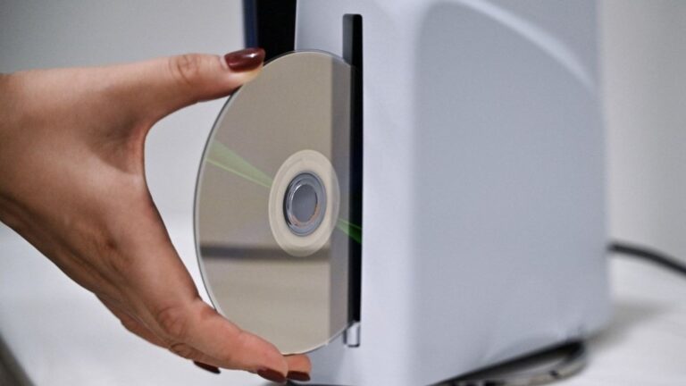 Sony abandonne le disque sur PlayStation, provoquant des inquiétudes chez les joueurs.