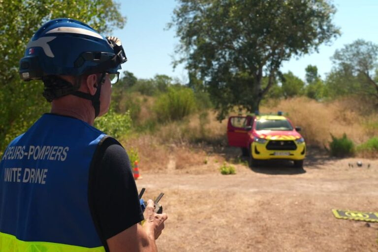 Drones détectent des points chauds à 170°C pour aider les pompiers lors des incendies.