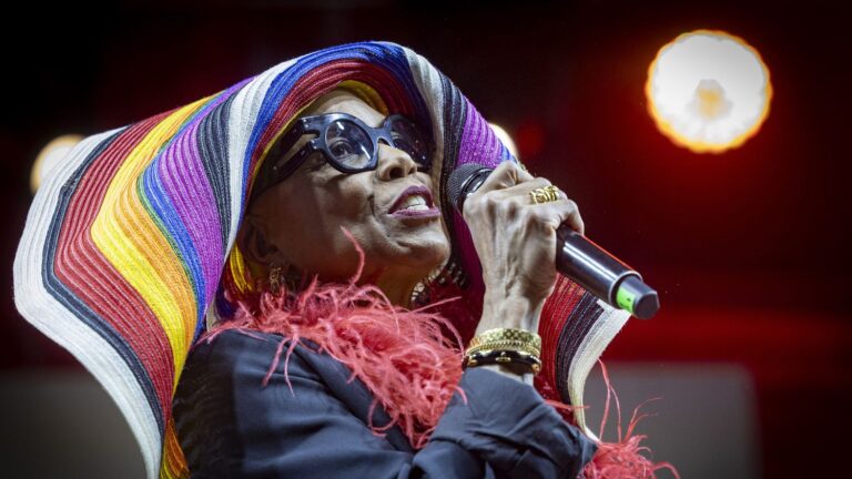 Dee Dee Bridgewater évoque son duo avec Ray Charles : « Il aimait ma voix »