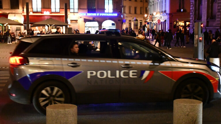 Lyon : une femme endormie échappe à une agression, un homme en situation irrégulière arrêté.