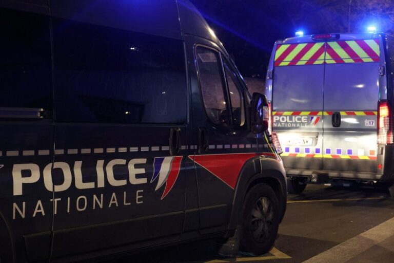 Une fillette de 4 ans blessée par un tir de kalachnikov à son appartement en France.