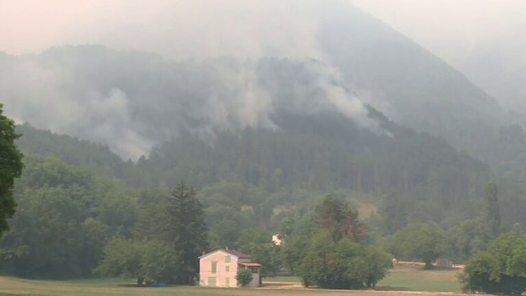 Évacuation de centaines de personnes dans la Drôme face aux incendies après les Pyrénées-Orientales