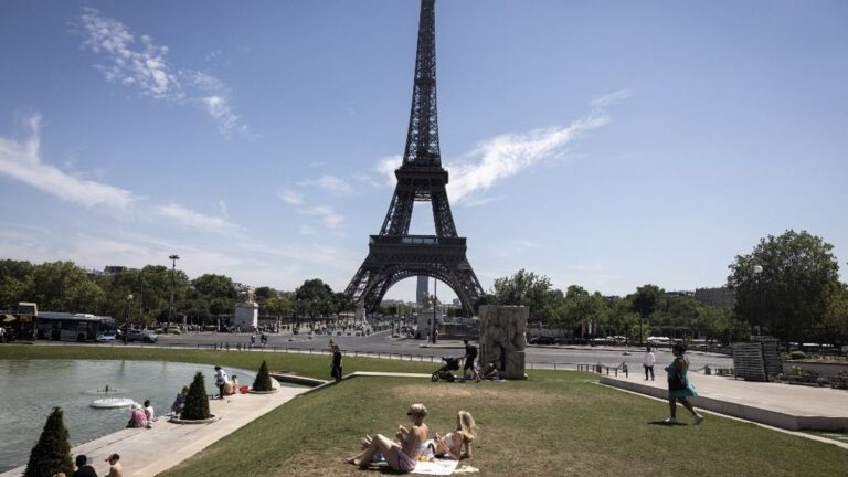 Perturbations des festivités du 14-Juillet à Paris en raison de la canicule
