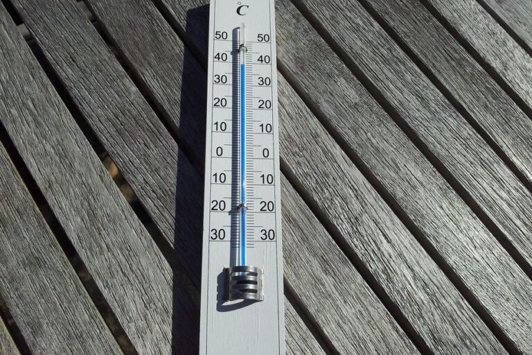Canicule persistante sur le territoire, alertes émises par Météo France.