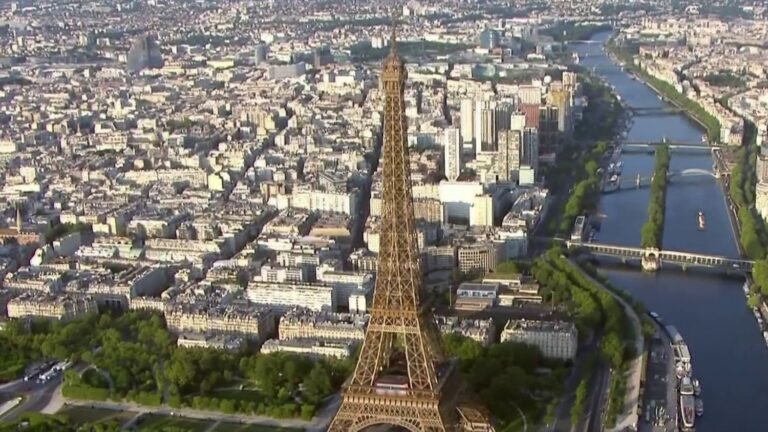 Canicule : la fréquentation de la Tour Eiffel et des musées de Paris en baisse