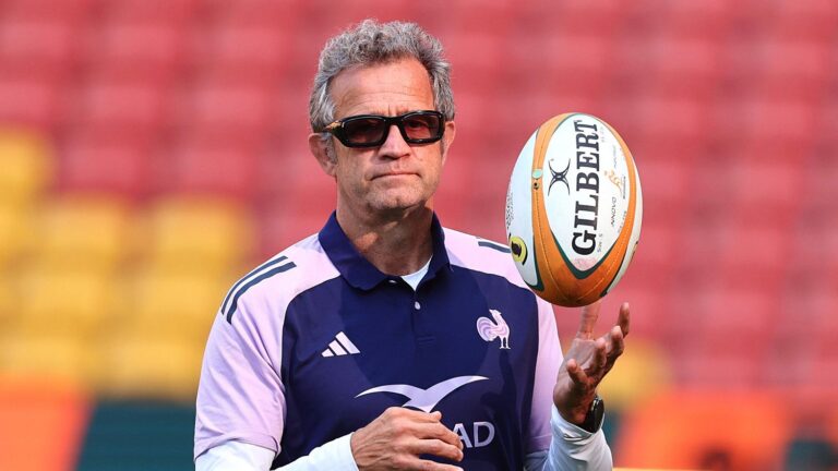 Fabien Galthié critique des arrangements fréquents dans le rugby lors du Championnat des nations