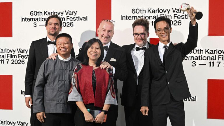 Le Festival de cinéma de Karlovy Vary couronne un réalisateur birman lors de sa 60e édition.
