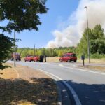 Incendie près d’Orléans : 80 hectares brûlés, un pompier blessé en intervention.