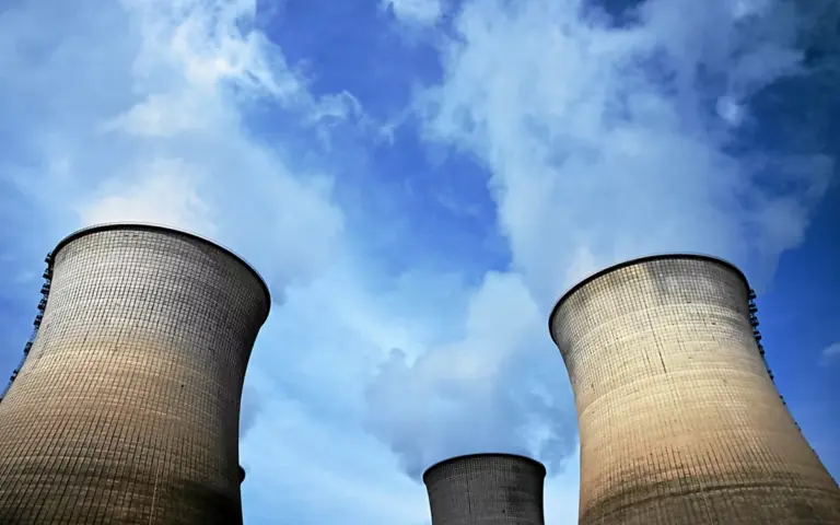 Canicule : trois réacteurs nucléaires à l’arrêt et huit en fonctionnement réduit en France