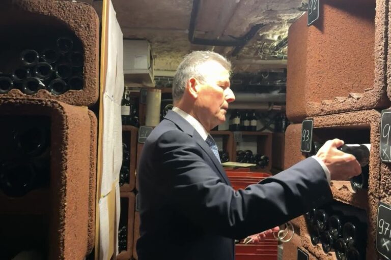 Serge Dubs, meilleur sommelier du monde, prend sa retraite après des décennies à l’Auberge de l’Ill.