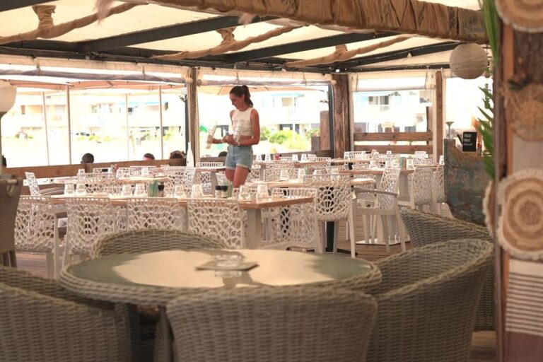 Inflation et canicule réduisent de 30% la fréquentation des terrasses sur le littoral