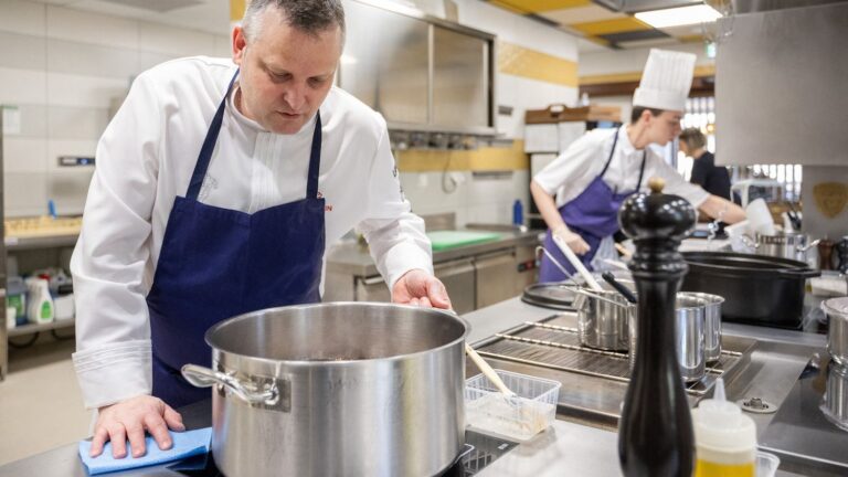 La canicule favorise les restaurants étoilés par rapport aux brasseries traditionnelles.