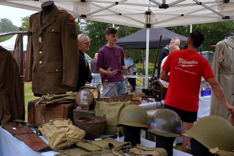 Les objets du Débarquement allié continuent d’attirer passionnés et visiteurs.