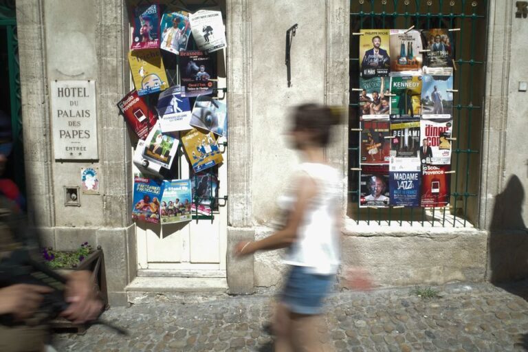 Avignon : acteurs du spectacle vivant s’opposent aux restrictions budgétaires.