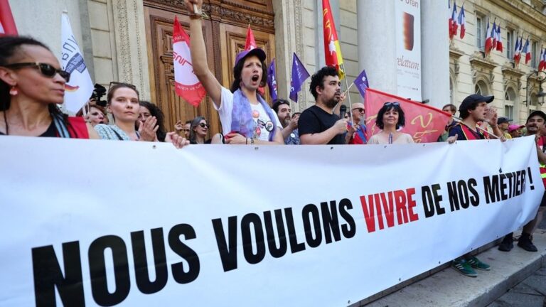 Professionnels du théâtre mettent en garde Emmanuel Macron sur l’avenir du Festival d’Avignon