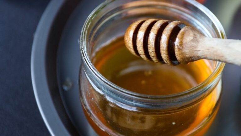 Des traces de néonicotinoïdes trouvées dans le Nutella et le miel en France, selon une ONG.