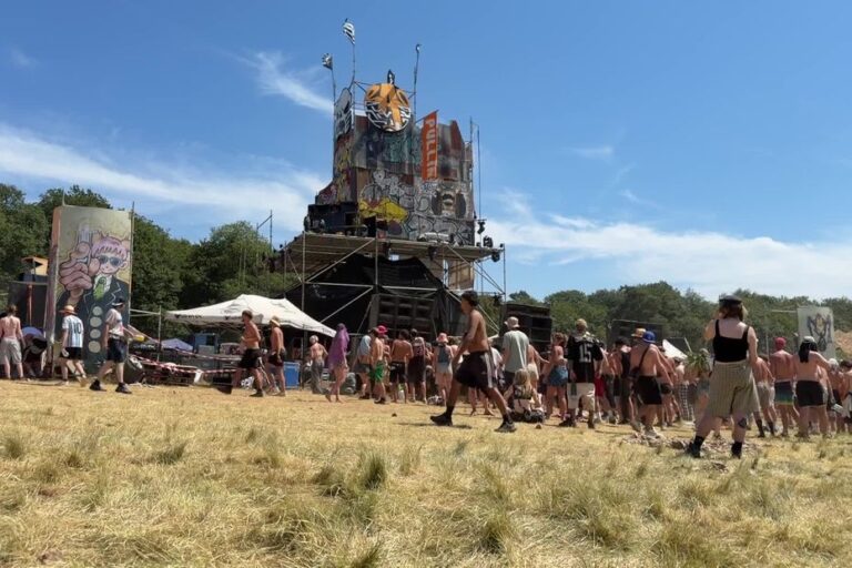 Environ 1 300 teufeurs présents dans une free-party au Morbihan, sans incidents notables.