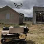 L&rsquo;armée française remplace 120 soldats par des robots et drones pour les combats futurs.
