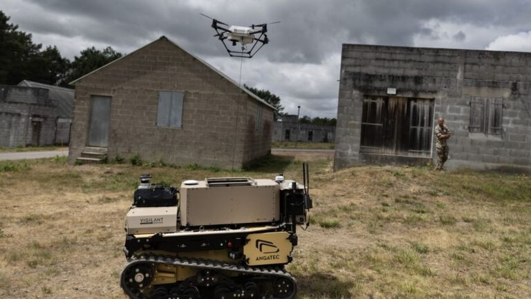 L’armée française remplace 120 soldats par des robots et drones pour les combats futurs.