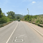 Collision entre un deux-roues et une voiture dans le Var : un mort et sept blessés.