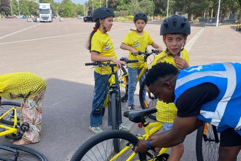 Tour de France : 200 vélos offerts à des enfants dans l’Allier par des sponsors locaux