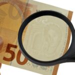 Faux billets : un conducteur condamné à de la prison ferme après saisie de 120 000 euros en France.