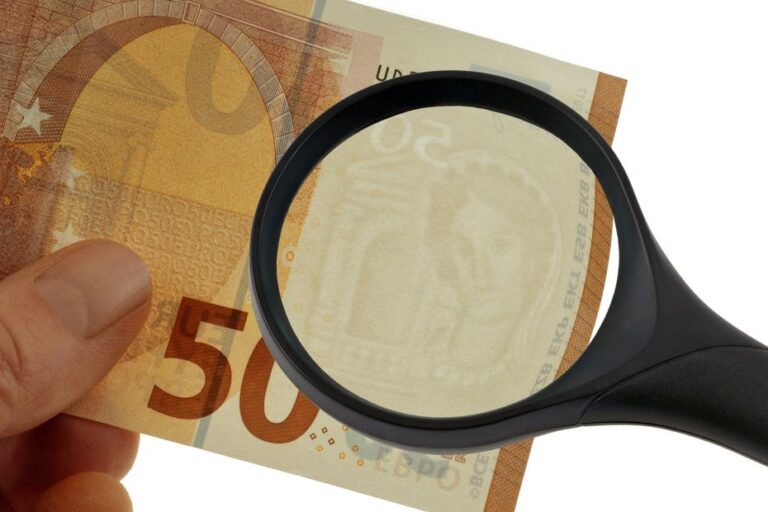 Faux billets : un conducteur condamné à de la prison ferme après saisie de 120 000 euros en France.