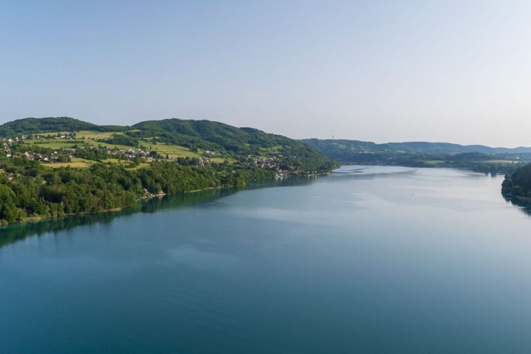 Un homme de 73 ans meurt noyé dans le lac de Paladru, en Isère.