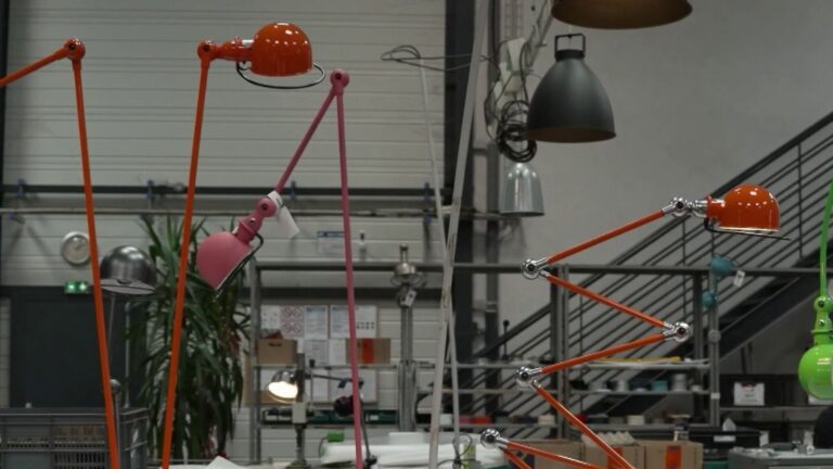 Jieldé, la lampe française, s’exporte dans le monde entier et séduit les designers.