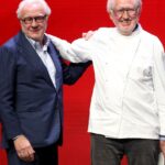 Alain Ducasse étend son influence culinaire à l&rsquo;international avec de nouveaux établissements.