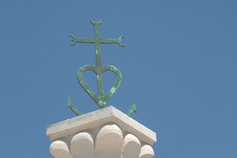 La Camargue célèbre un symbole emblématique reconnu pour son rôle dans la culture locale.
