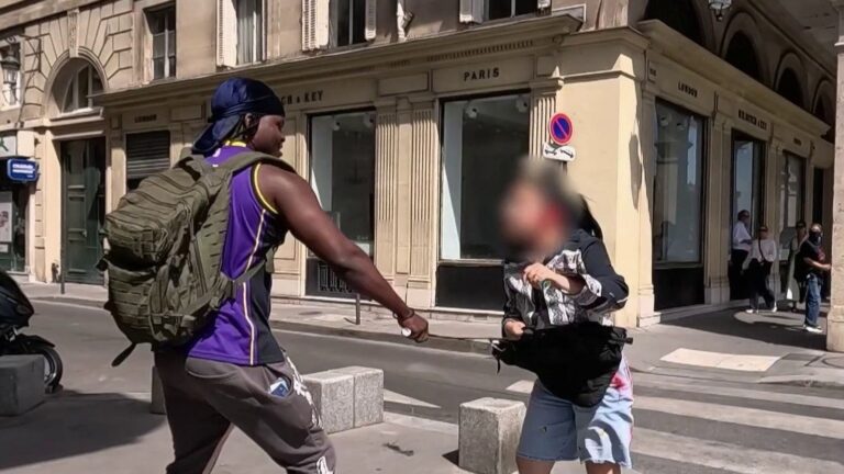 Un homme filme et traque des pickpockets : méthodes légales en question en France.