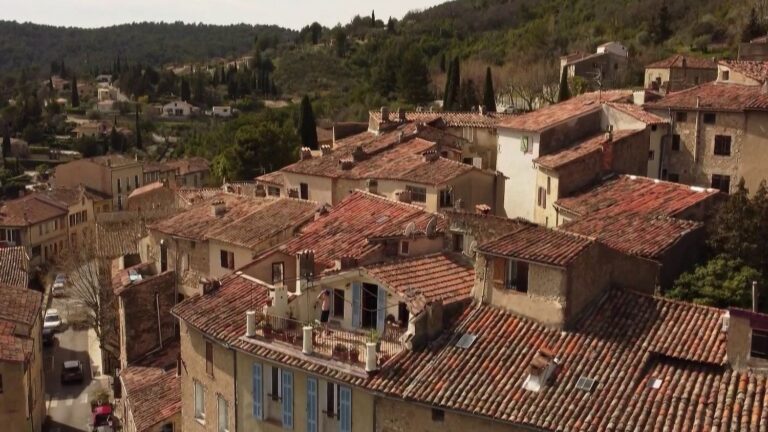 Sécheresse : des communes du Var suspendent la construction de logements.