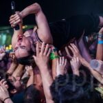 Le Festival des Vieilles Charrues intègre des artistes émergents dans sa programmation.