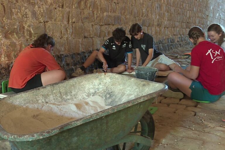 Chantier jeune au château fort de Guise : mise en œuvre des valeurs éducatives locales