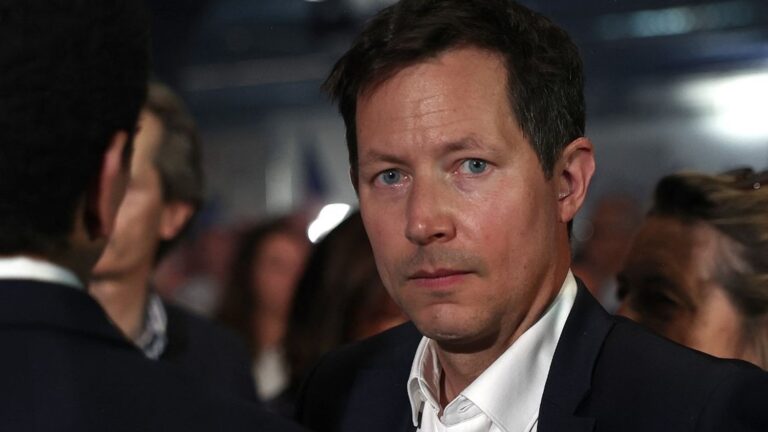 Aide à mourir : François-Xavier Bellamy dénonce la rencontre unique avec un médecin.