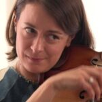 Liya Petrova, violoniste bulgare, enseigne la musique à des adolescents en difficulté.