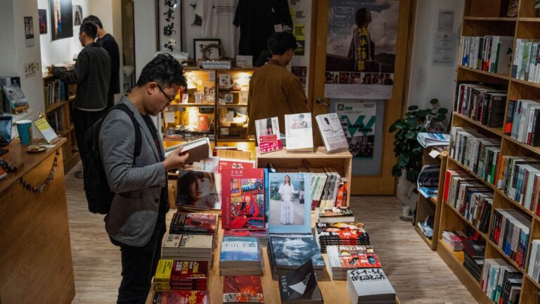 Arrestations à Hong Kong soulèvent des inquiétudes sur la censure des livres