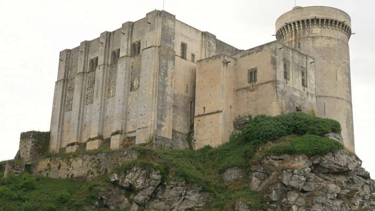Visite du château de Falaise, forteresse de Guillaume le Conquérant, en Normandie