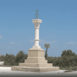 La croix de Camargue, symbole local, célèbre un siècle d’histoire en région.