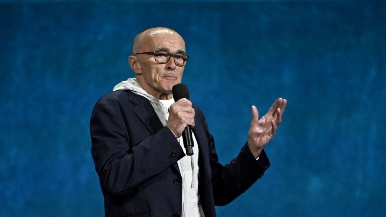 « Ink », le biopic de Danny Boyle sur Rupert Murdoch, inaugure la Mostra de Venise.