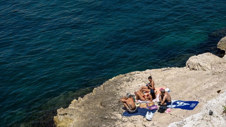 Application pour sécuriser les plages de Marseille contre le harcèlement et les violences sexistes.